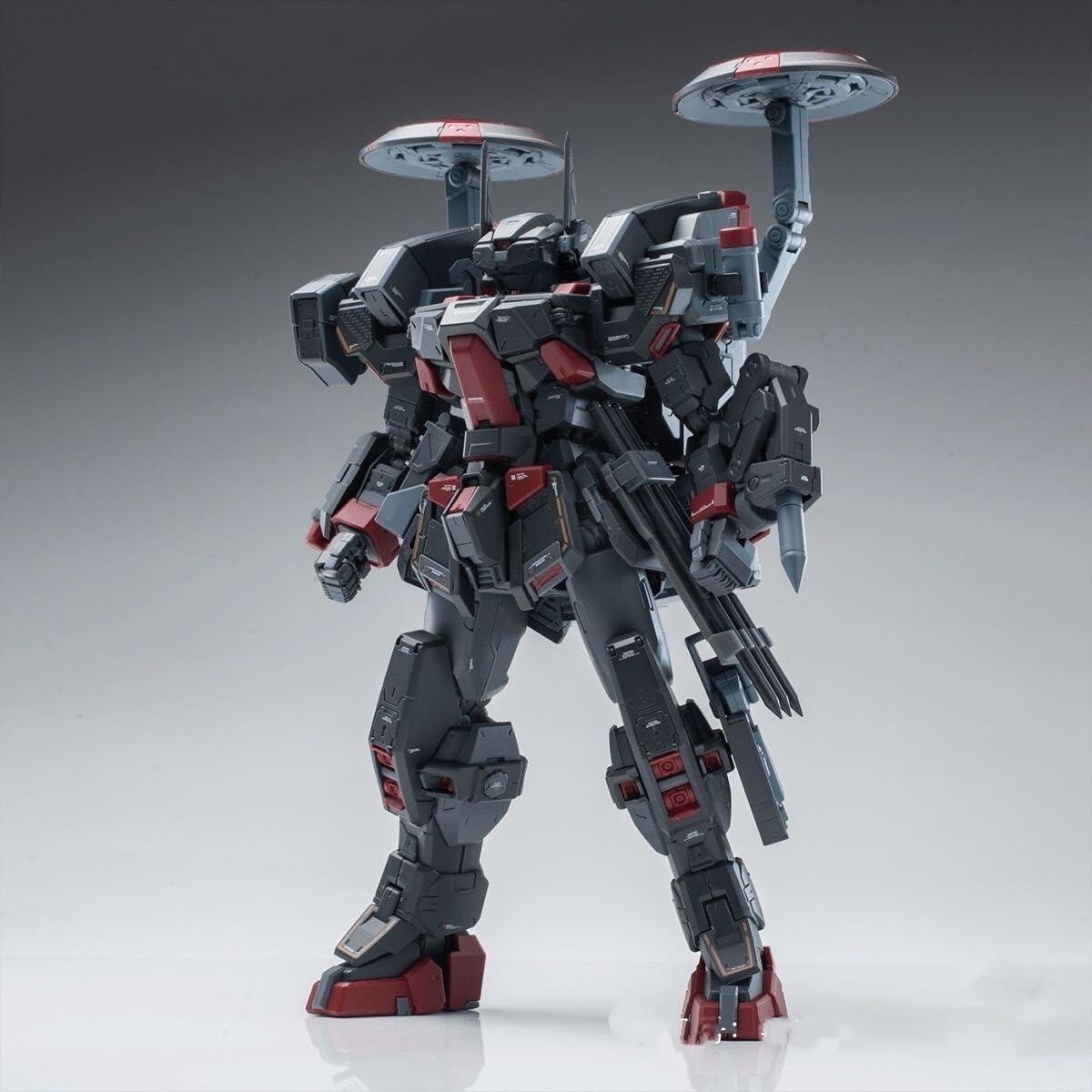 Amazon | 1/100スケール 第三騎士 飢荒 プラモデルキット 色分け済み